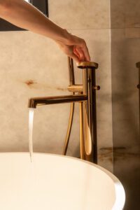 Staande badkraan Gessi lopend water