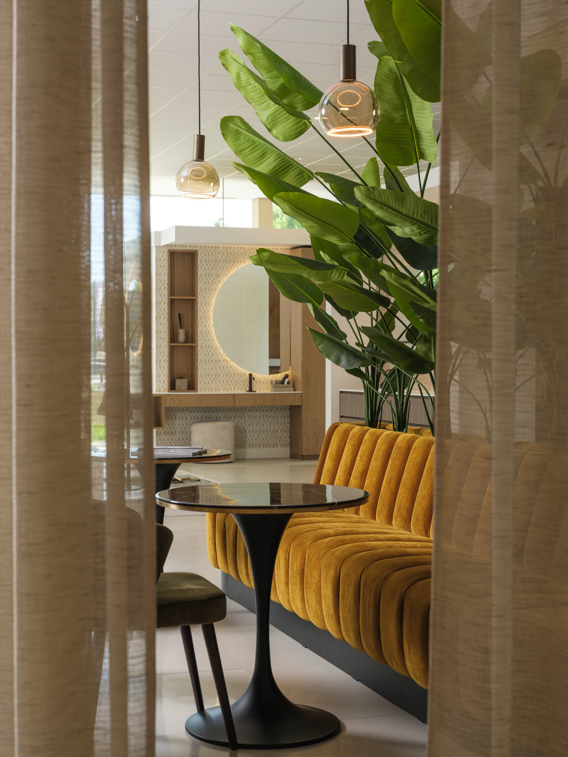 zwarte marmer badkamer in showroom laurens badkamers